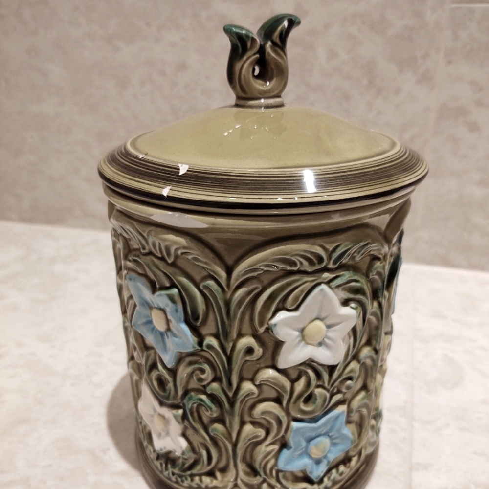 Vintage Lefton 1960c. Green Floral Canister w lid.